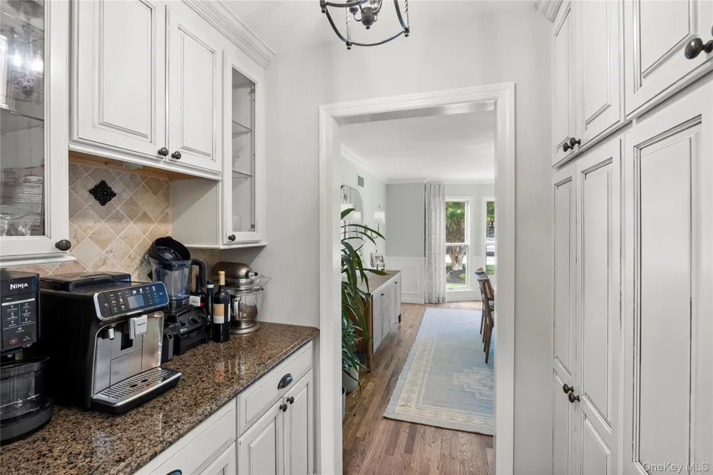 8 Quaker Hill Road Stony Brook, NY 11790