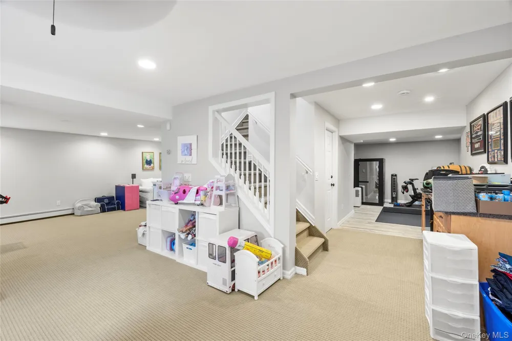 8 Quaker Hill Road Stony Brook, NY 11790
