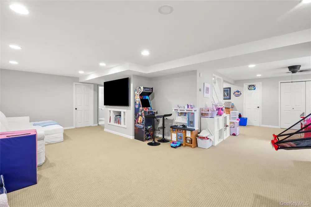 8 Quaker Hill Road Stony Brook, NY 11790