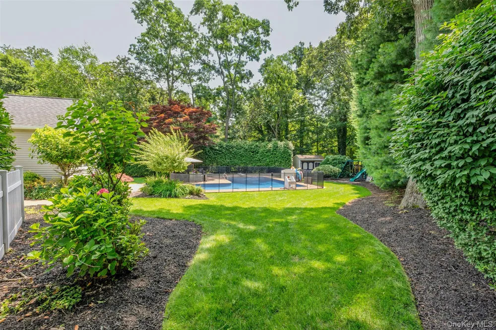 8 Quaker Hill Road Stony Brook, NY 11790