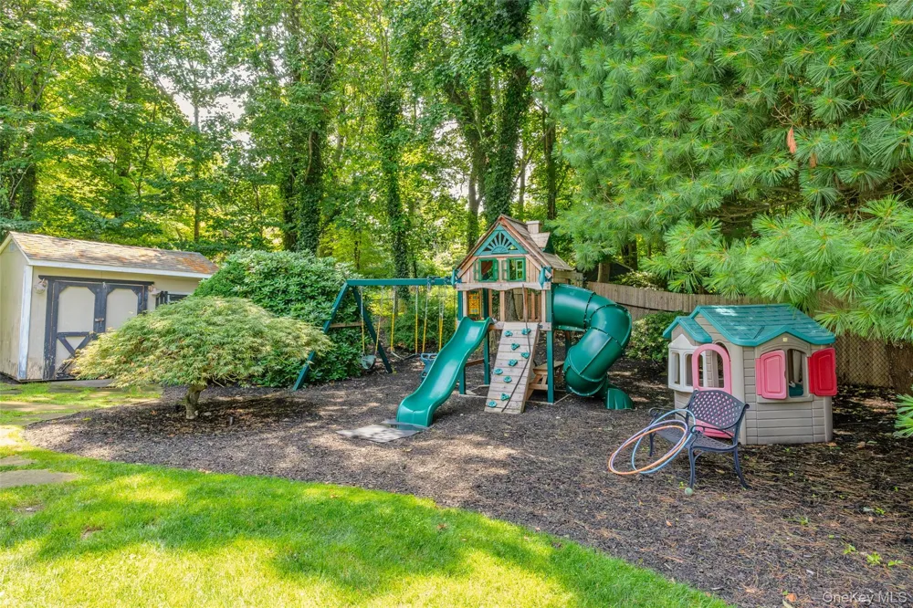 8 Quaker Hill Road Stony Brook, NY 11790
