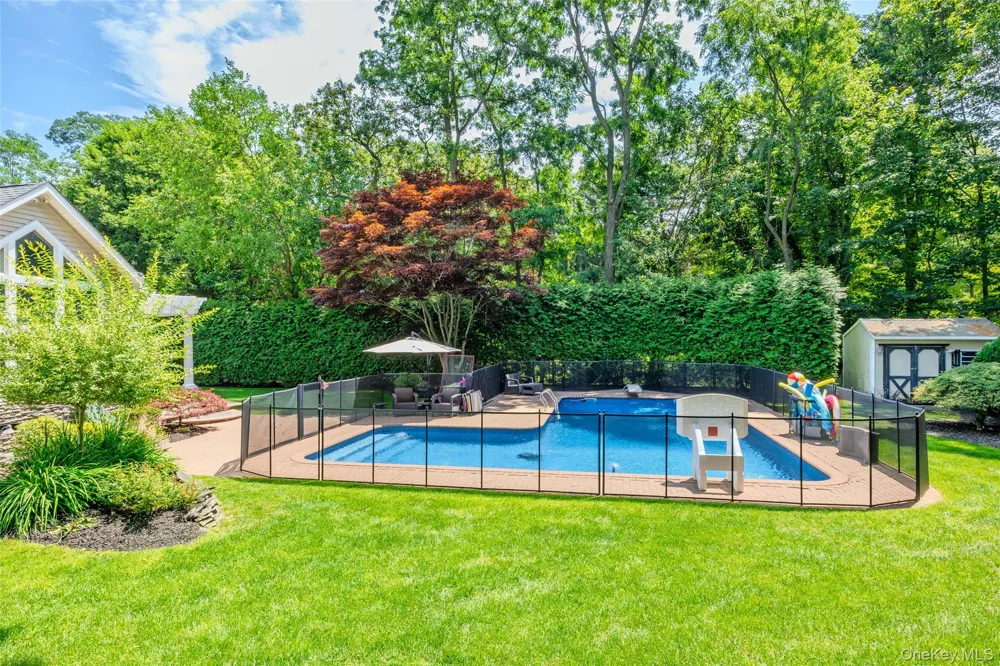 8 Quaker Hill Road Stony Brook, NY 11790