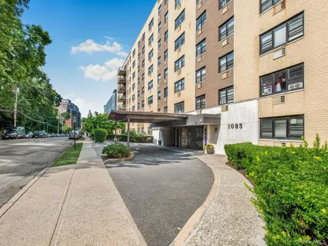 1085 Warburton Avenue #114