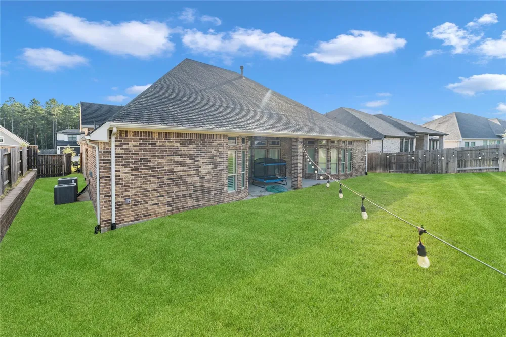 1014 Lakemont Bend Lane Pinehurst, TX 77362