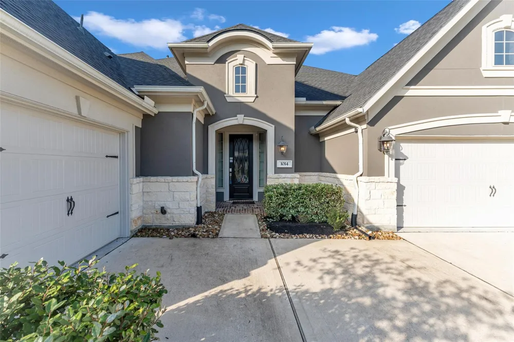 1014 Lakemont Bend Lane Pinehurst, TX 77362