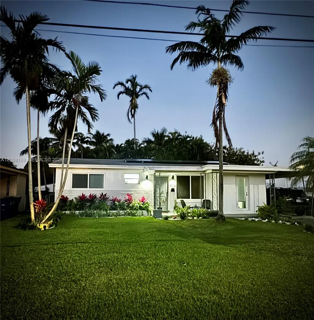 904 SW 3rd Ave Hallandale Beach, FL 33009
