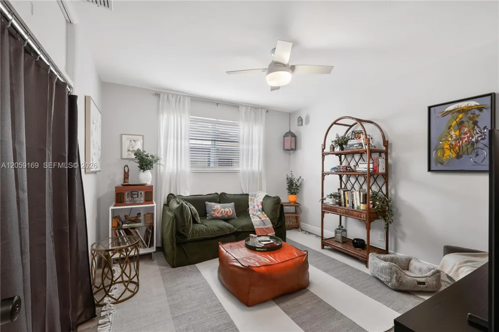 904 SW 3rd Ave Hallandale Beach, FL 33009