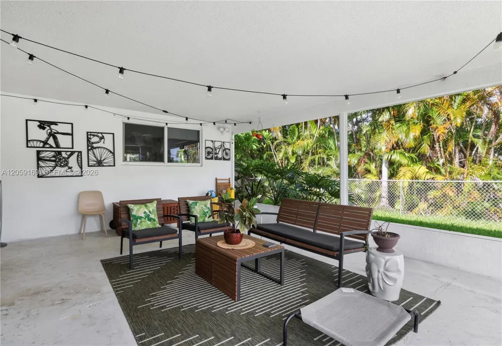 904 SW 3rd Ave Hallandale Beach, FL 33009