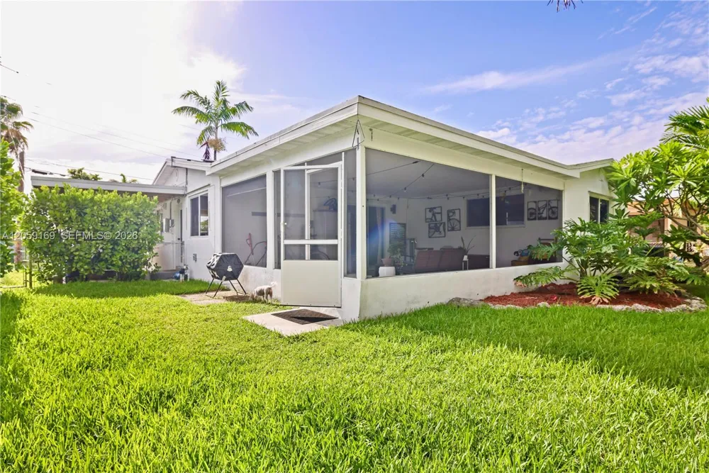 904 SW 3rd Ave Hallandale Beach, FL 33009