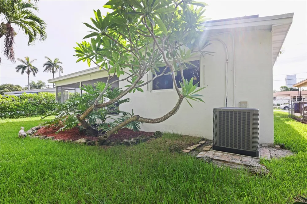 904 SW 3rd Ave Hallandale Beach, FL 33009