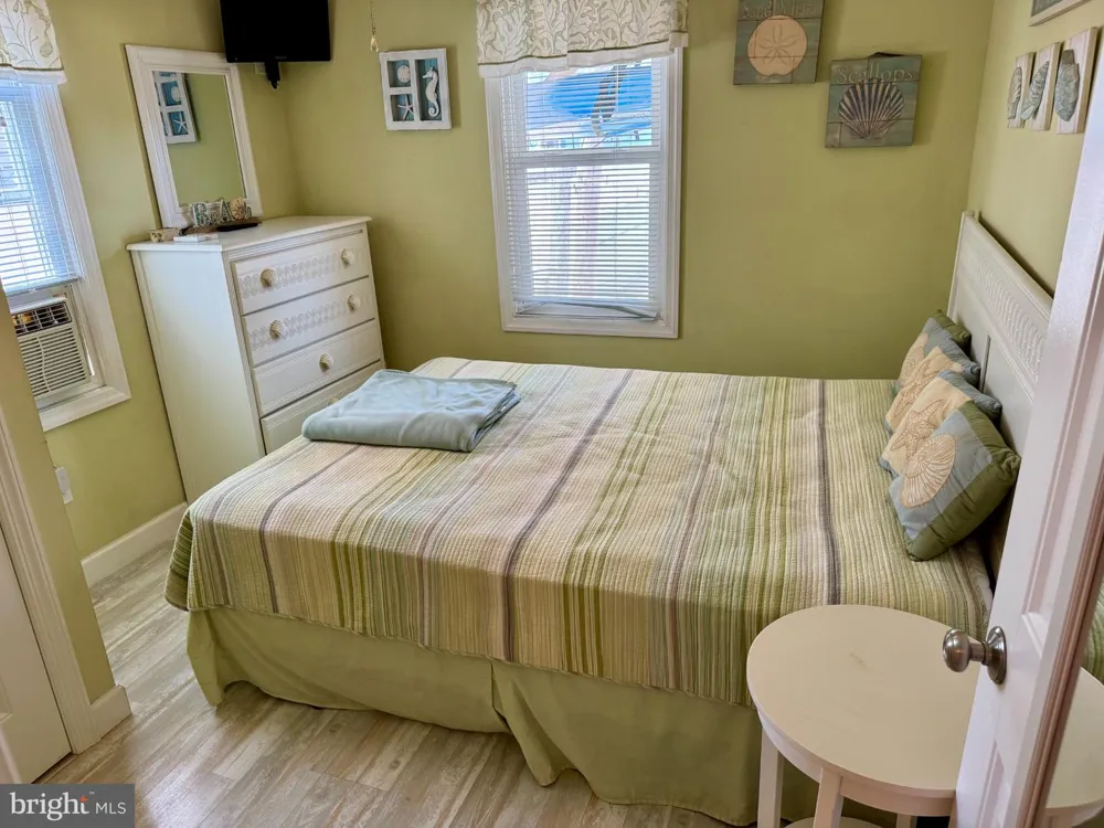 214 W SHIP BOTTOM AVENUE #2 Ship Bottom, NJ 08008