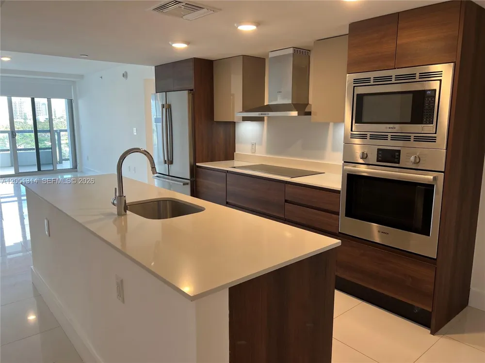 9261 E Bay Harbor Dr #604 Bay Harbor Islands, FL 33154