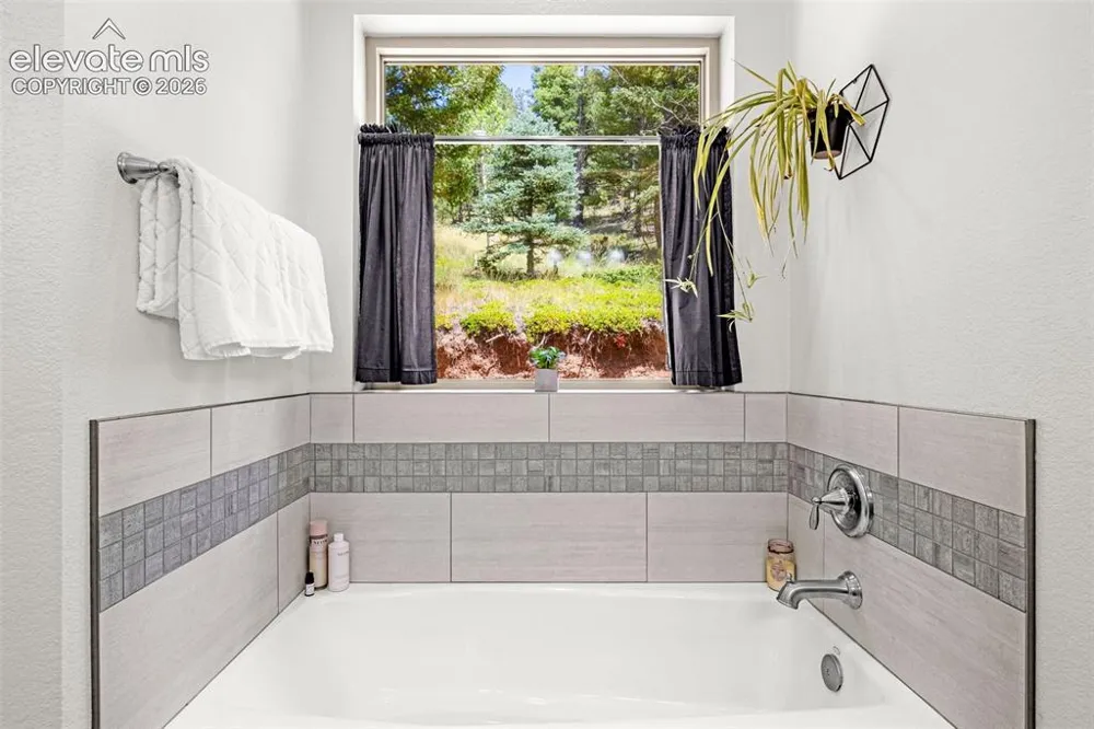 6770 Eagle Mountain Road Manitou Springs, CO 80829