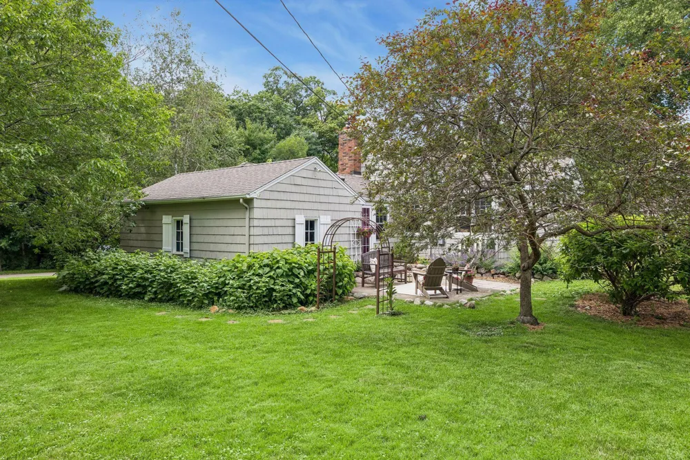 20600 Carson Road Deephaven, MN 55331