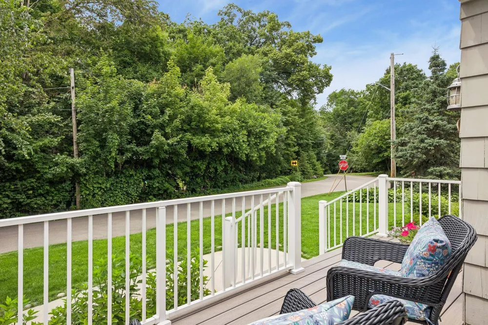 20600 Carson Road Deephaven, MN 55331