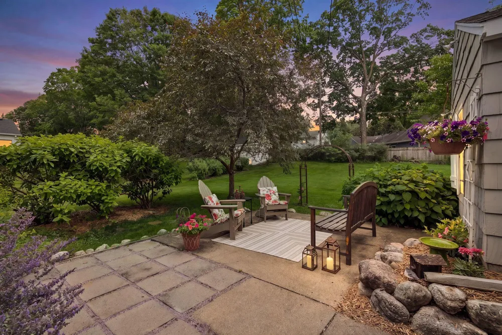 20600 Carson Road Deephaven, MN 55331