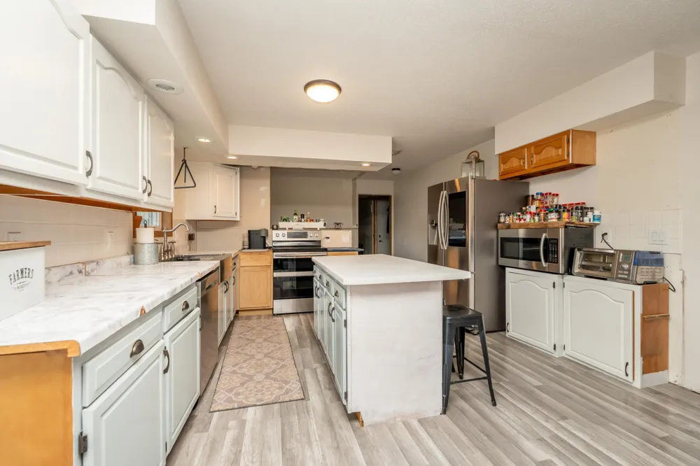 38653 Woodview Circle Le Center, MN 56057