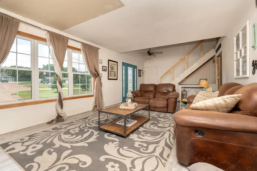 38653 Woodview Circle Le Center, MN 56057