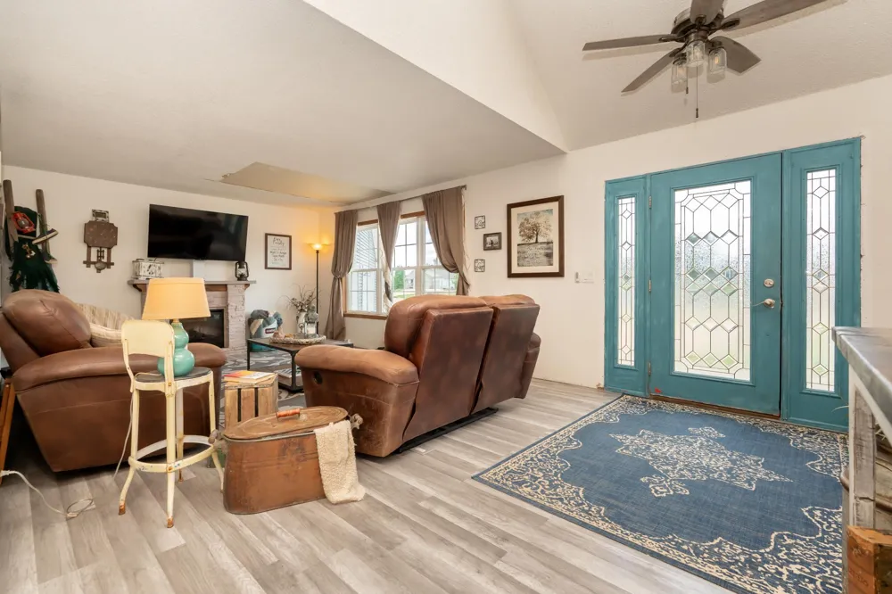 38653 Woodview Circle Le Center, MN 56057