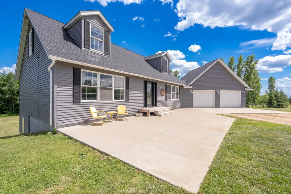 38653 Woodview Circle Le Center, MN 56057
