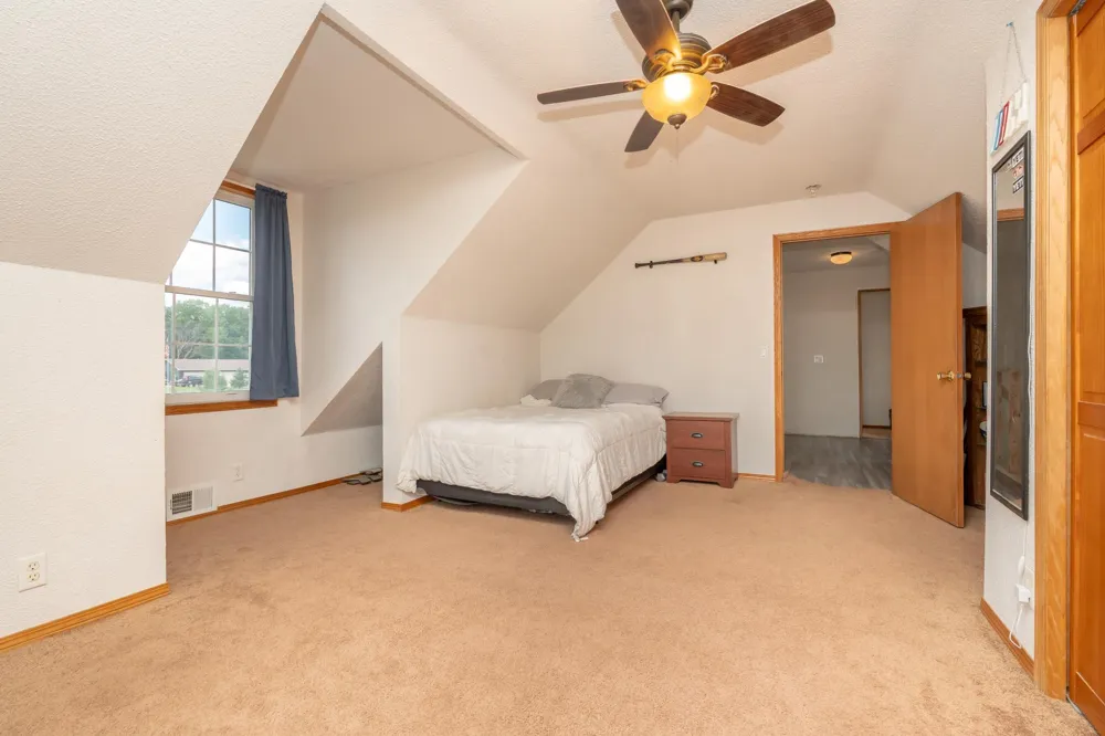 38653 Woodview Circle Le Center, MN 56057