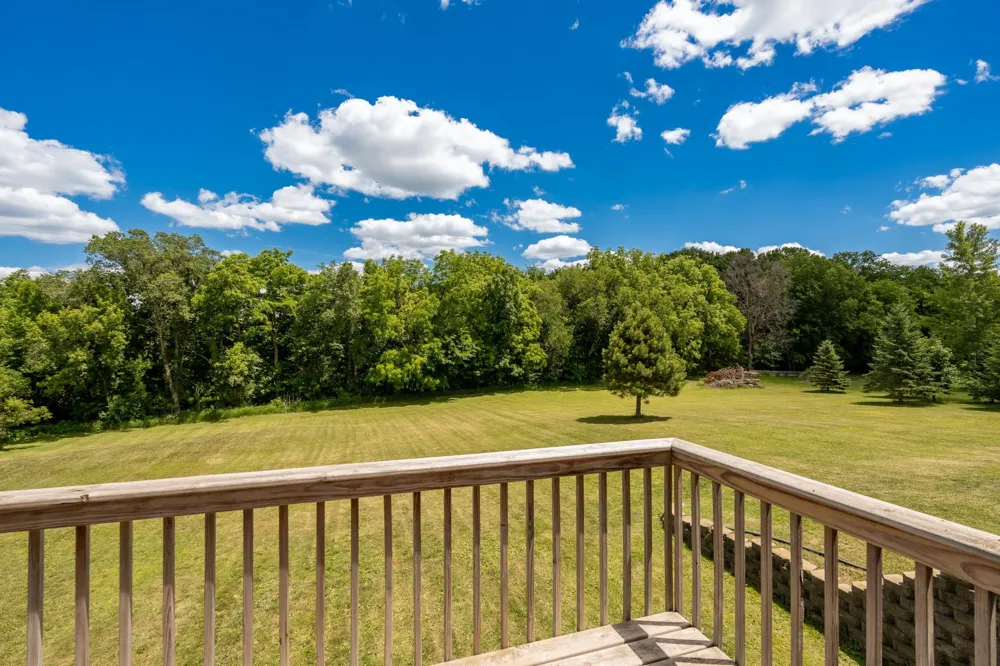 38653 Woodview Circle Le Center, MN 56057