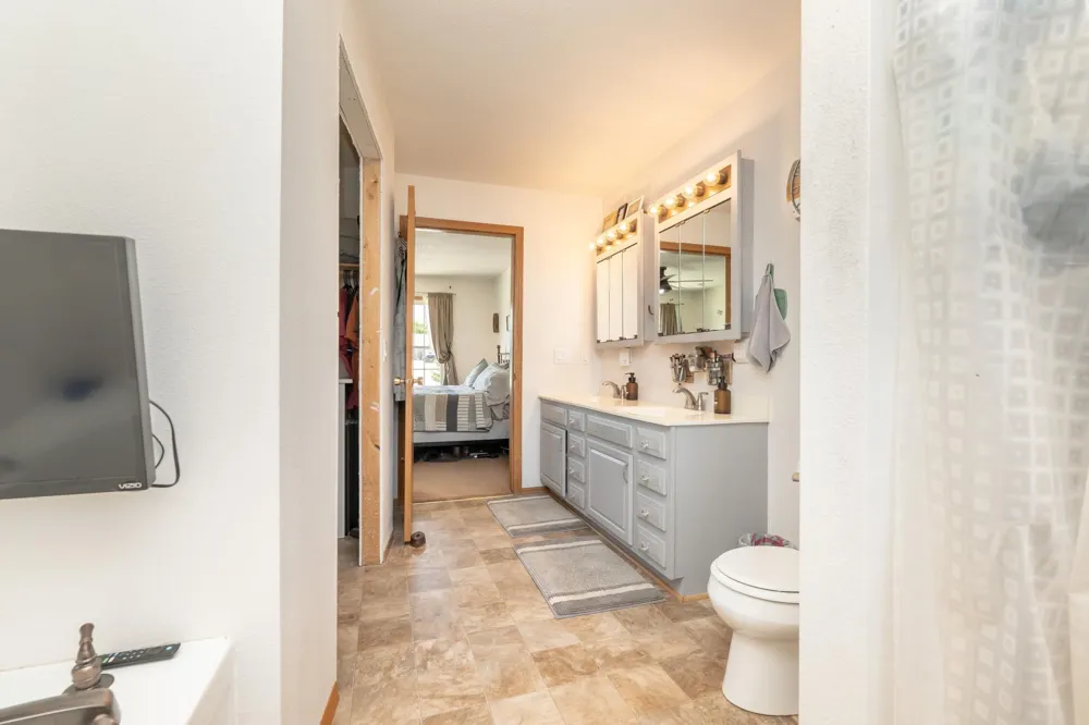 38653 Woodview Circle Le Center, MN 56057