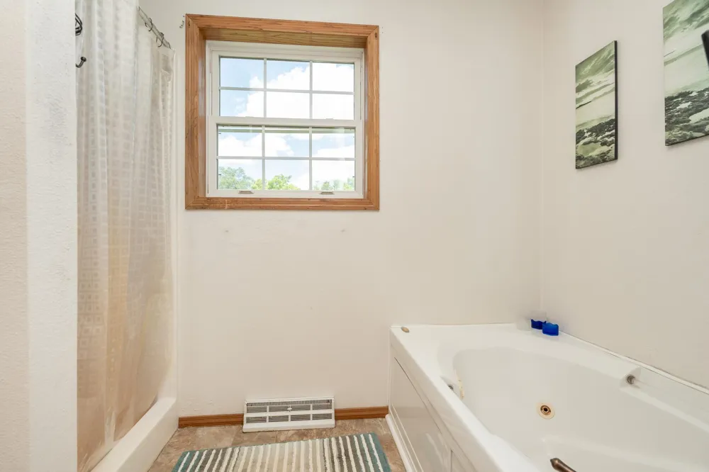 38653 Woodview Circle Le Center, MN 56057