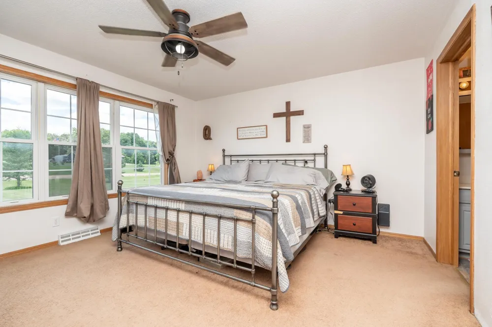 38653 Woodview Circle Le Center, MN 56057