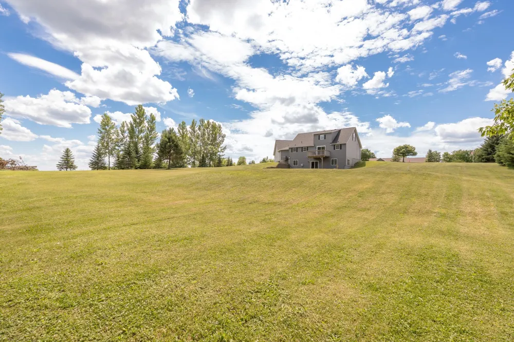 38653 Woodview Circle Le Center, MN 56057