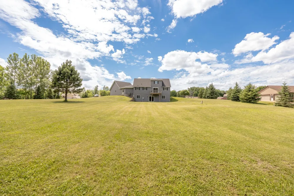 38653 Woodview Circle Le Center, MN 56057