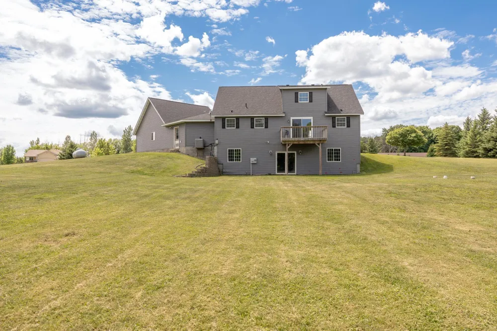 38653 Woodview Circle Le Center, MN 56057