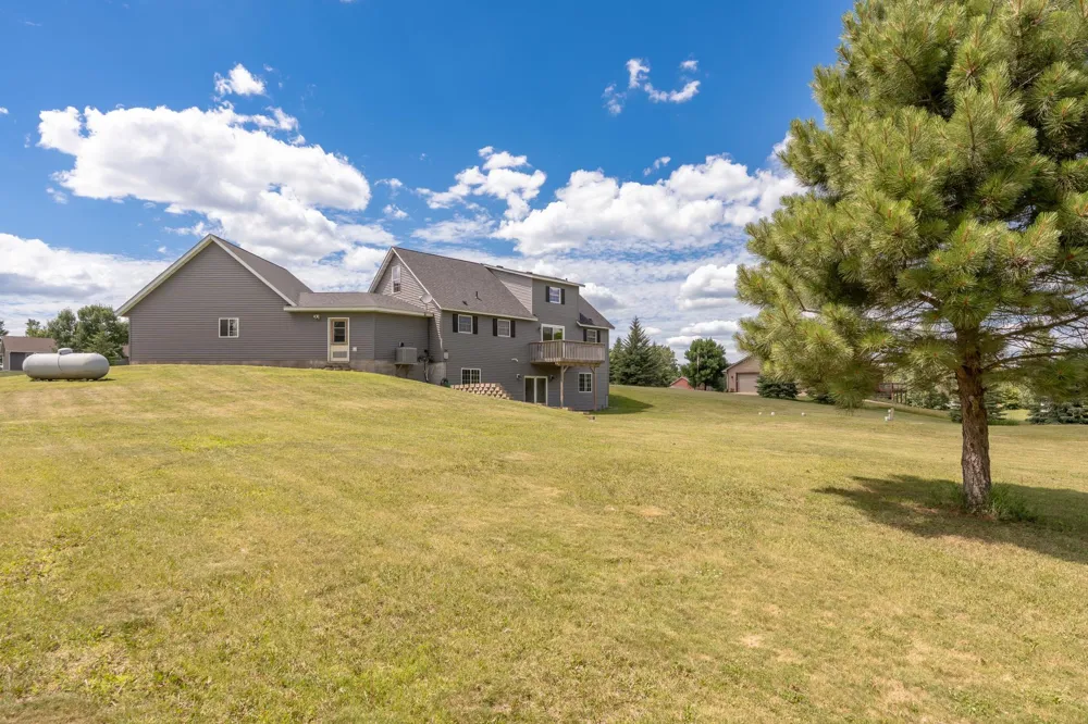 38653 Woodview Circle Le Center, MN 56057