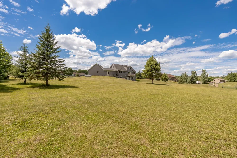 38653 Woodview Circle Le Center, MN 56057