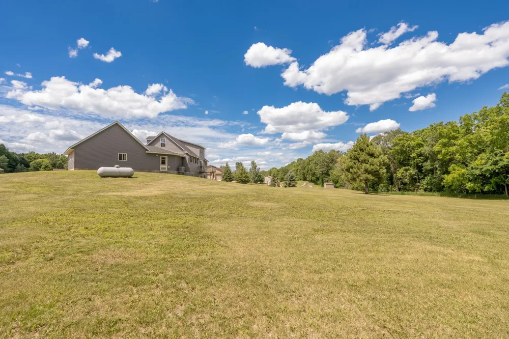 38653 Woodview Circle Le Center, MN 56057