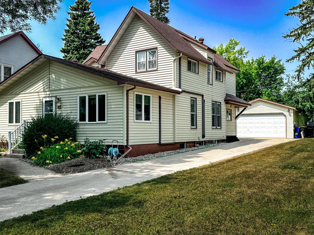 316 S Ash Street Crookston, MN 56716