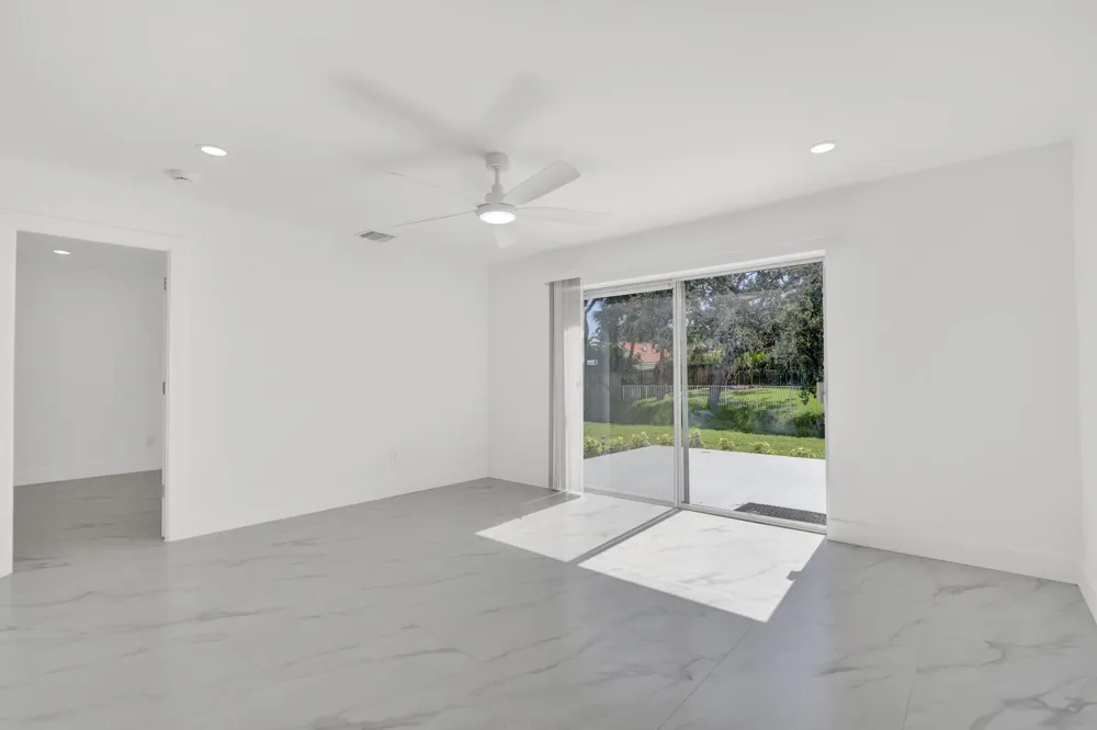 10084 Meridian Way #4 Palm Beach Gardens, FL 33410