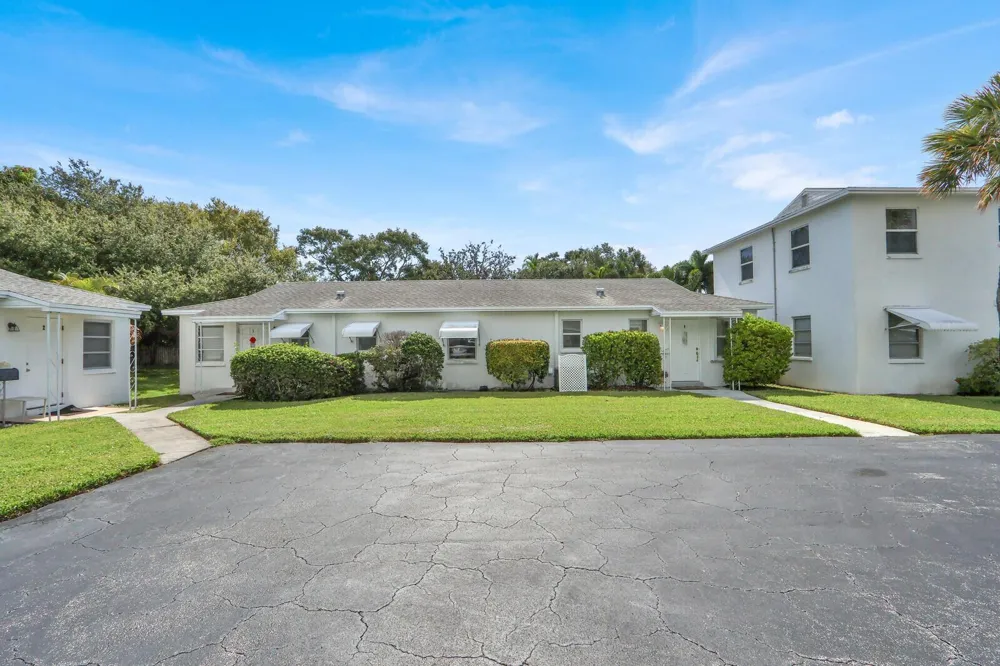 10084 Meridian Way #4 Palm Beach Gardens, FL 33410
