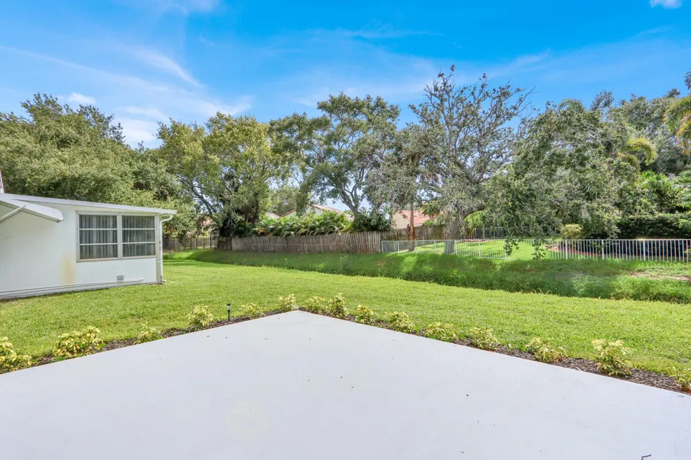 10084 Meridian Way #4 Palm Beach Gardens, FL 33410