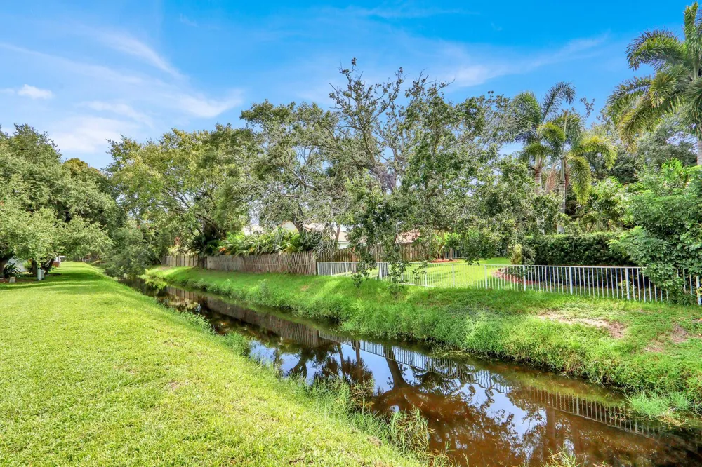 10084 Meridian Way #4 Palm Beach Gardens, FL 33410