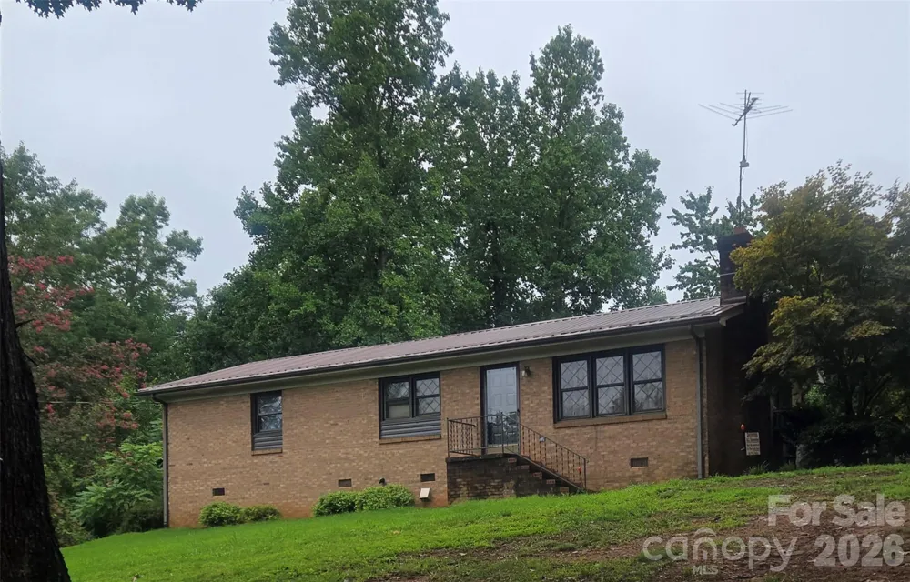 2734 Orchard Street Newton, NC 28658