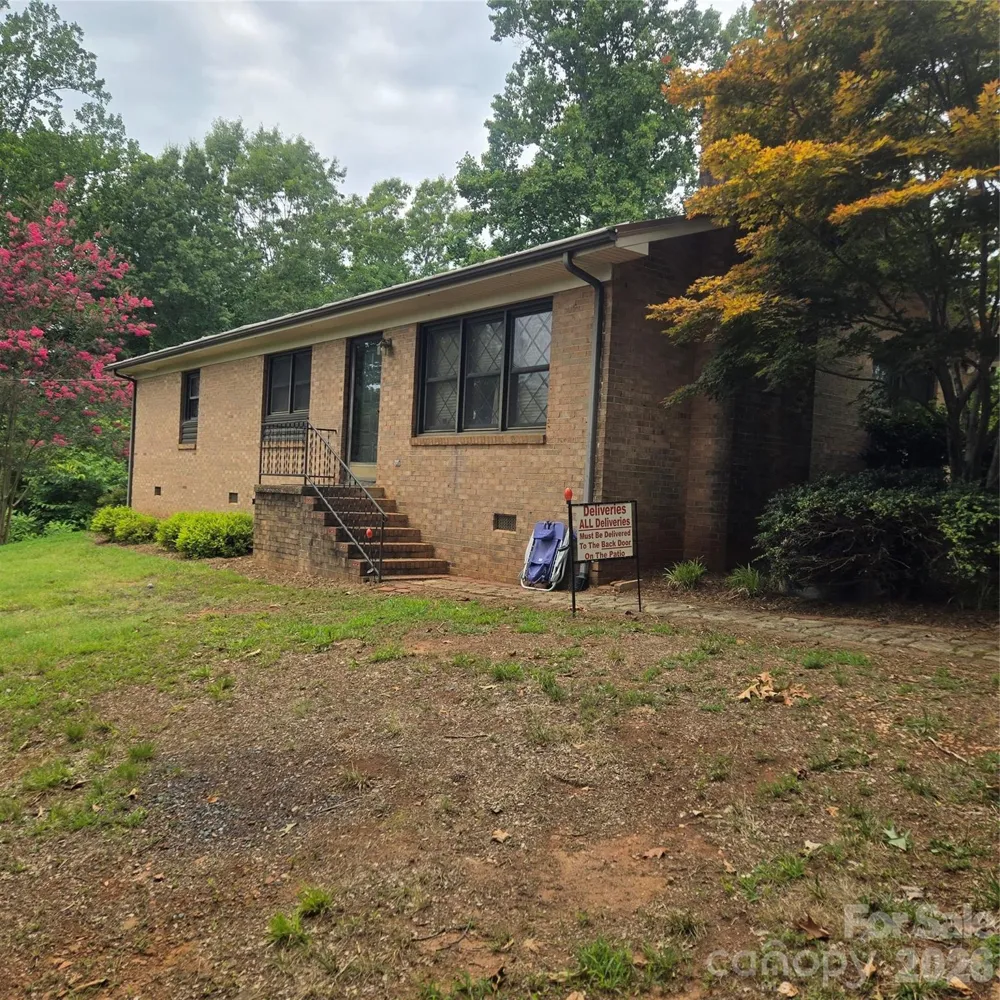 2734 Orchard Street Newton, NC 28658