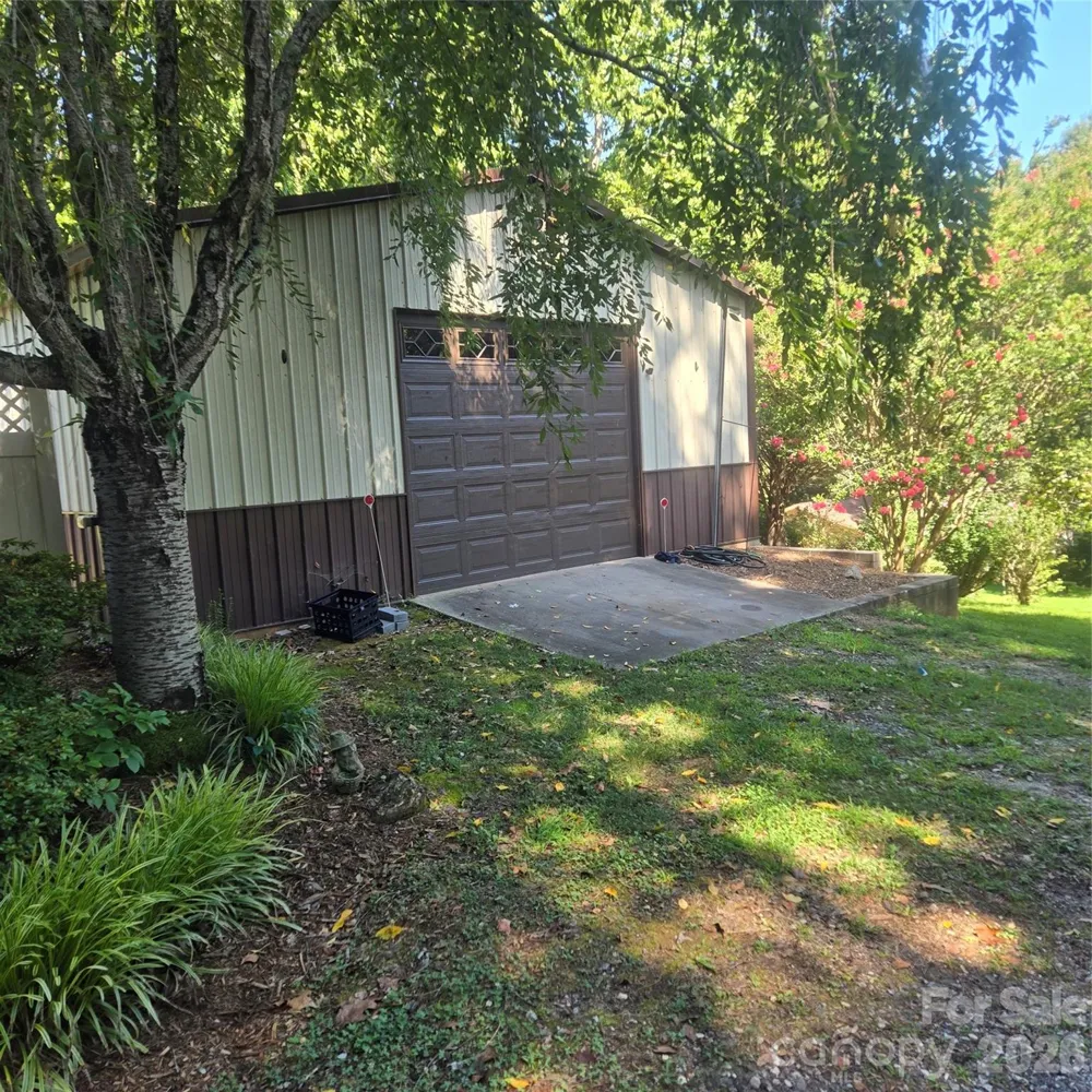 2734 Orchard Street Newton, NC 28658