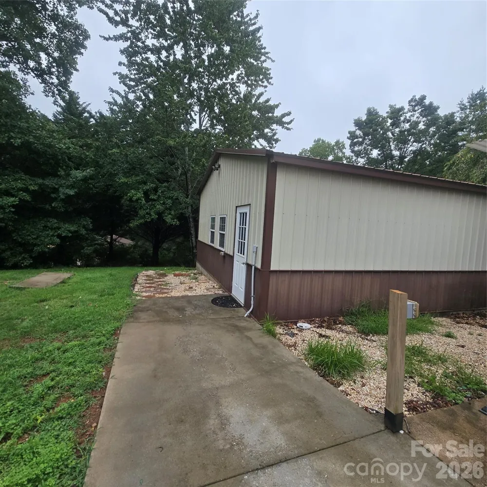 2734 Orchard Street Newton, NC 28658