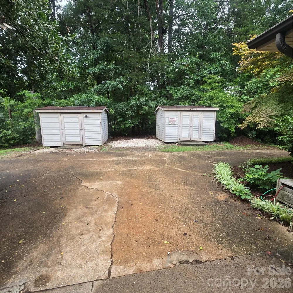 2734 Orchard Street Newton, NC 28658