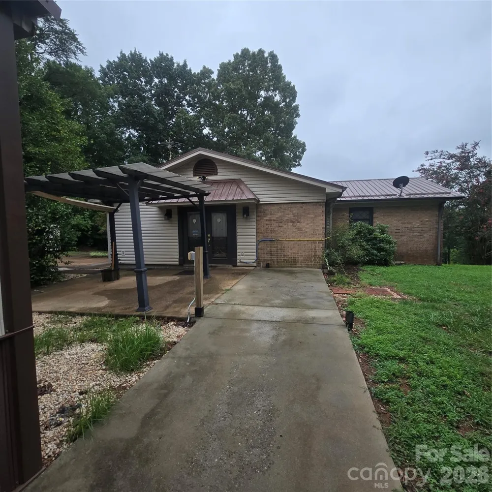 2734 Orchard Street Newton, NC 28658