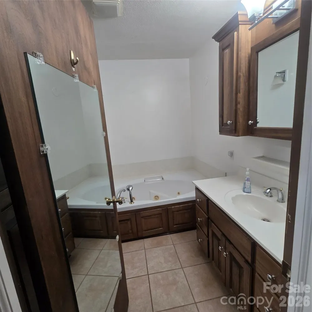 2734 Orchard Street Newton, NC 28658