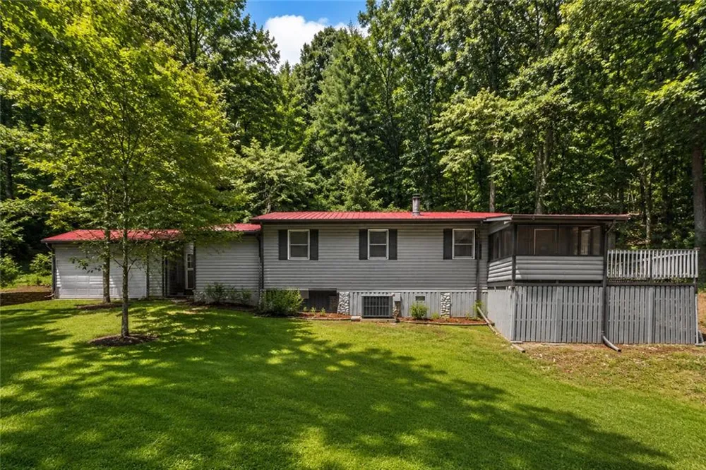 2261 Paradise Valley Road Cleveland, GA 30528