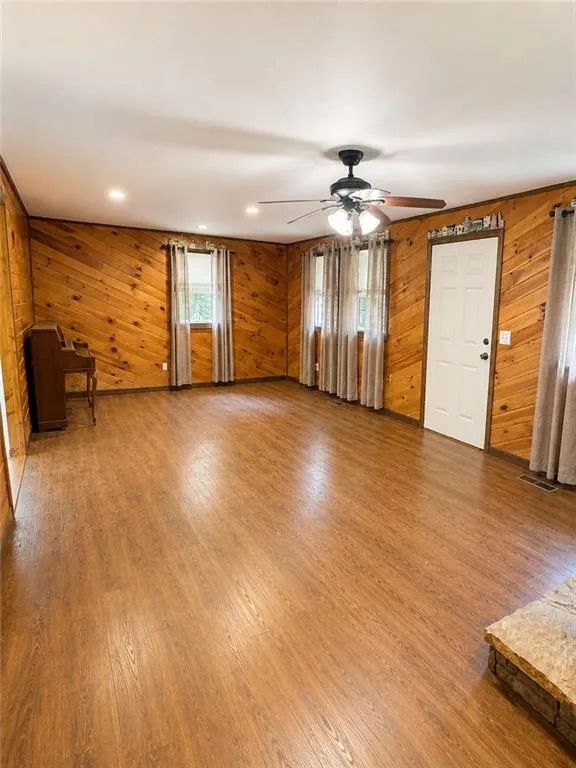 2261 Paradise Valley Road Cleveland, GA 30528