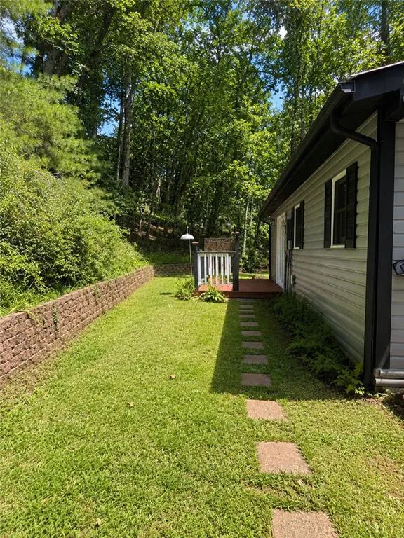 2261 Paradise Valley Road Cleveland, GA 30528